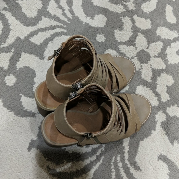 Sandals - Picture 4 of 5